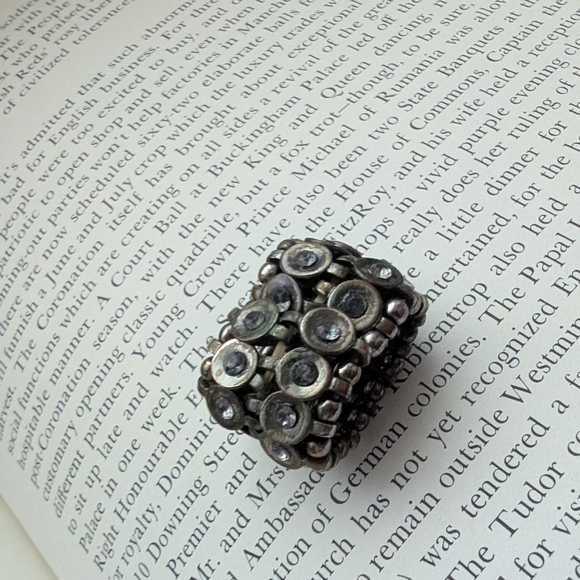 Vintage 90s Style Stretch Bronze Ring with Clear Stones - Picture 7 of 7